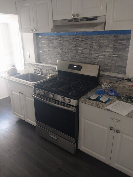 Building Photo - 211 S Oleander Ave