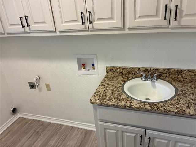 Building Photo - 410 Peacock Cir