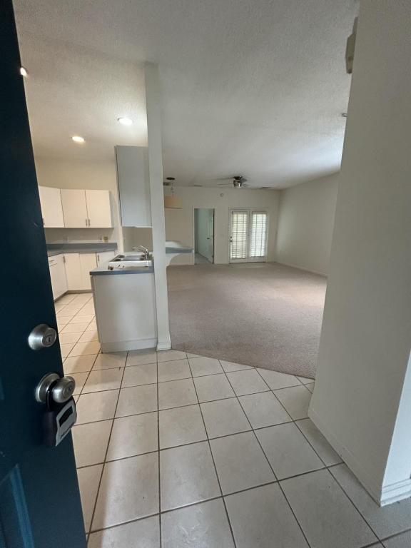 Building Photo - 1600 Sturdivant Dr