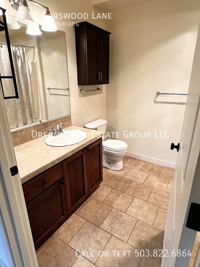Building Photo - 677 NE Garswood Ln