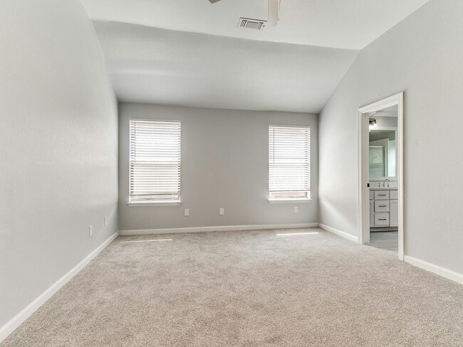 Building Photo - 5612 SE 87th St