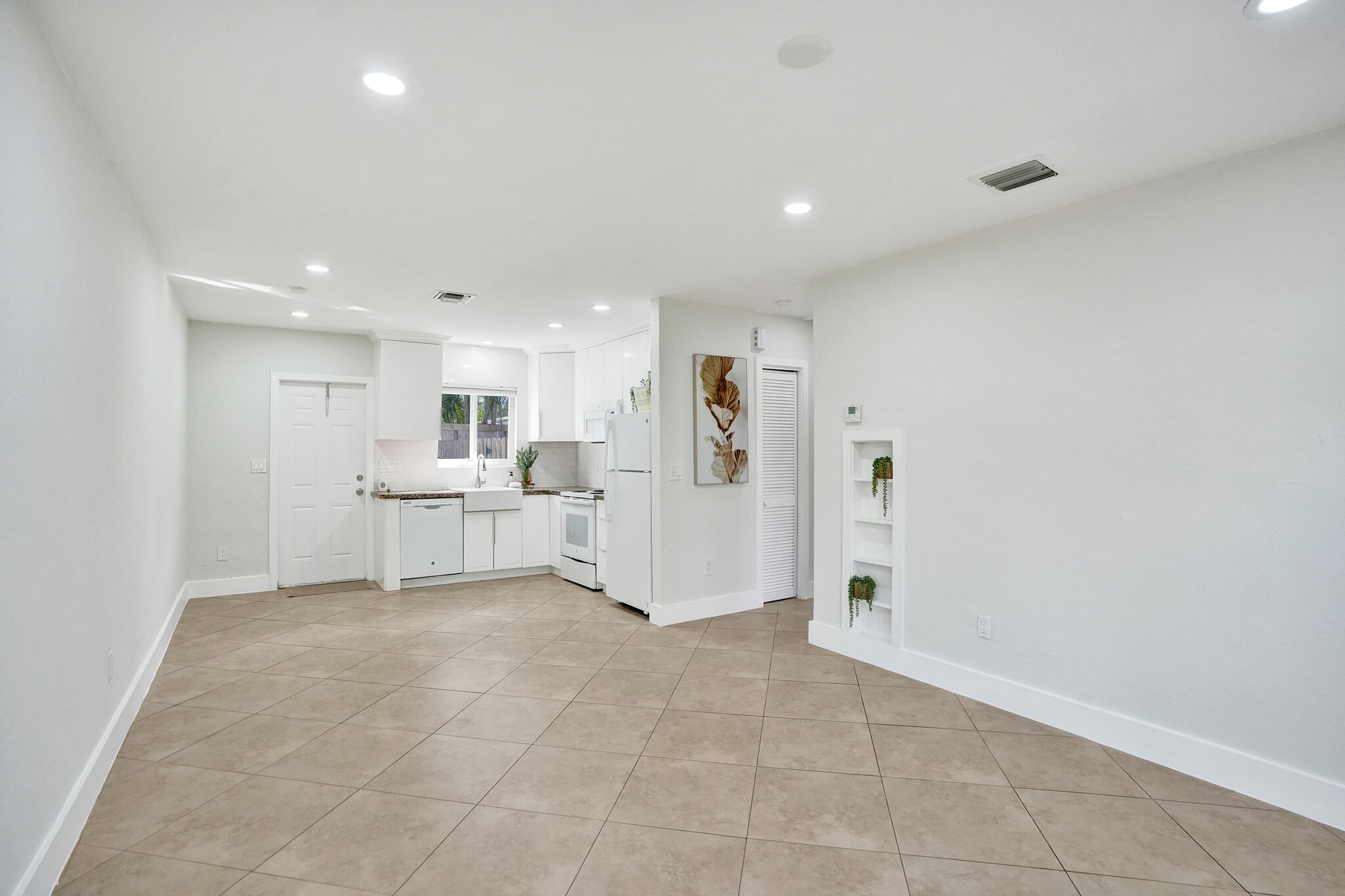 Building Photo - 3033 NE 20th Ter