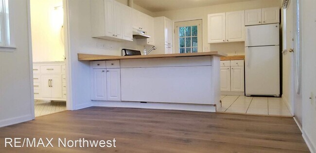 Building Photo - 1 br, 1 bath House - 127 A Plymouth St NW