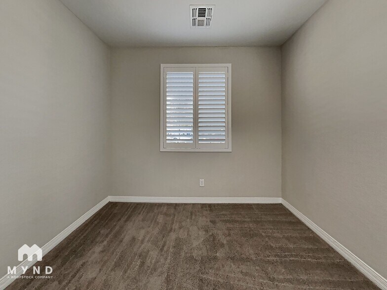 Building Photo - 10106 E Tamery Ave