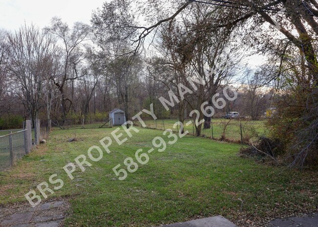 Building Photo - Shelby Township Duplex