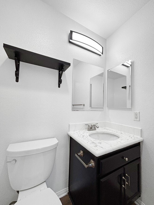 Building Photo - Charming 1BD/1BA Condo in Allied Gardens W...