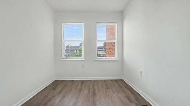 Building Photo - 1028 Kenyon St NW