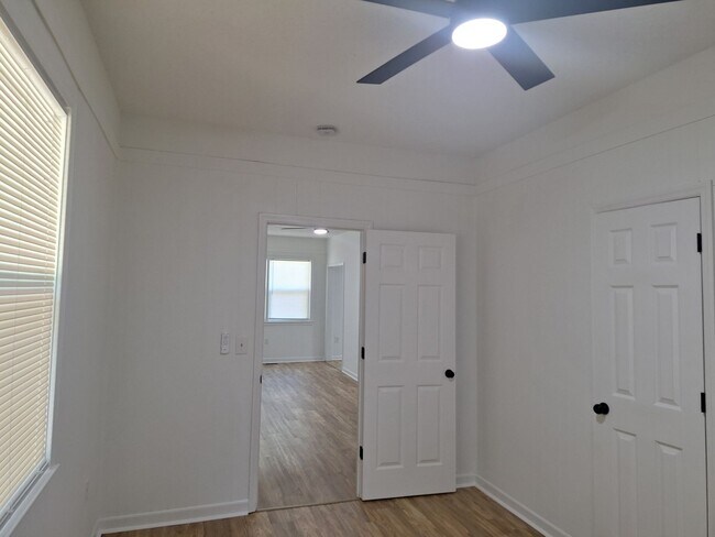 Building Photo - 1522 Middle St