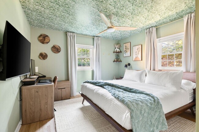 Building Photo - 1790 Wilshire Dr