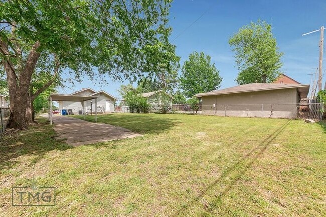 Building Photo - Completely Updated 2 Bed/2 Bath!