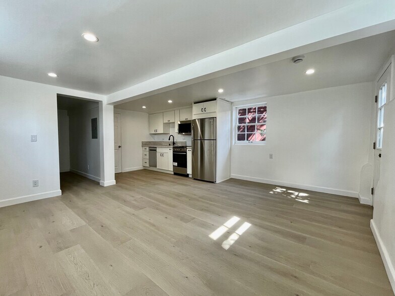 Building Photo - 1436 S Spaulding Ave
