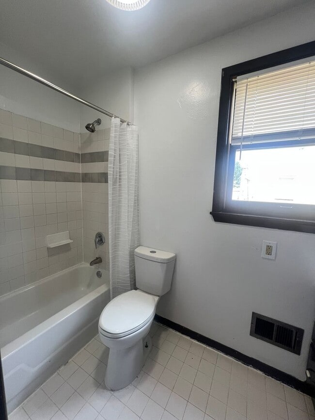 Building Photo - Spacious 2 bedroom in the heart of Ingram