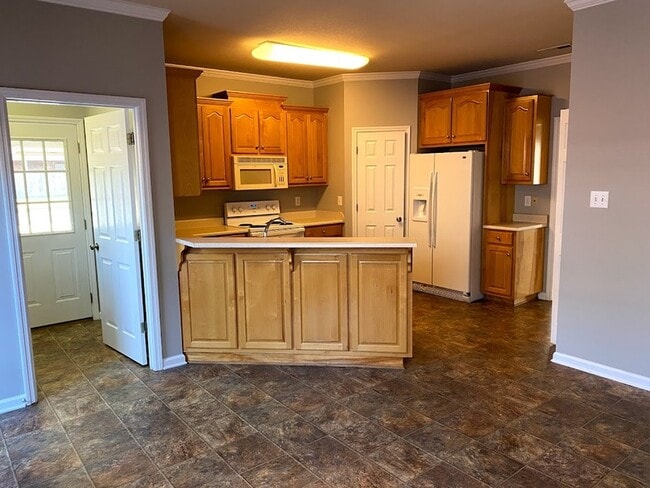 Building Photo - 3514 Choctaw Dr SE