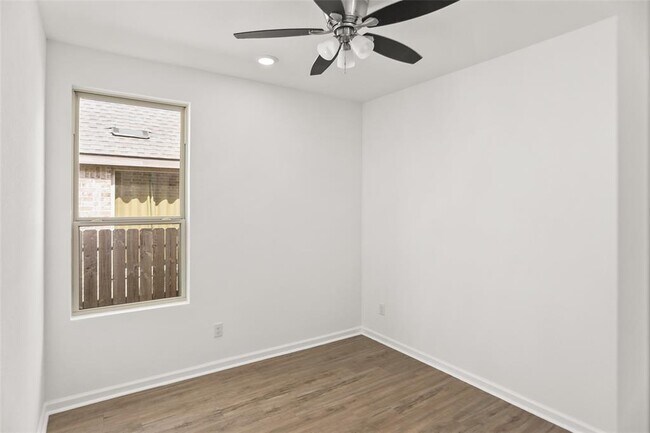Building Photo - 28806 Bobcat Run Dr