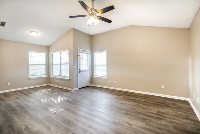 Building Photo - 309 Carriann Cove Trail W