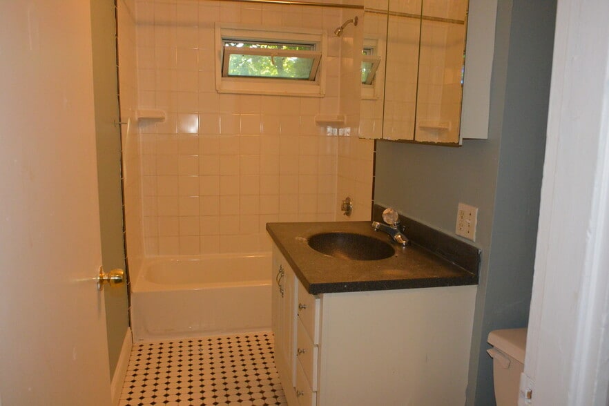 Building Photo - 58 Ridgemont St