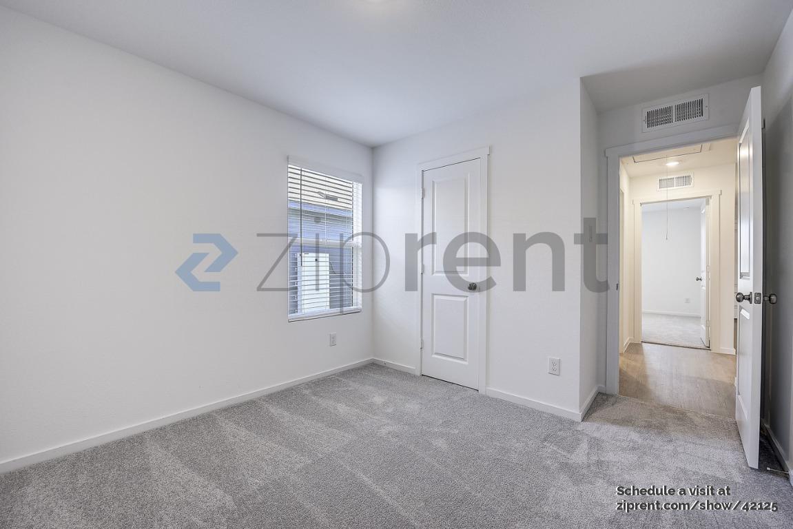 Building Photo - 531 Montclair Ave