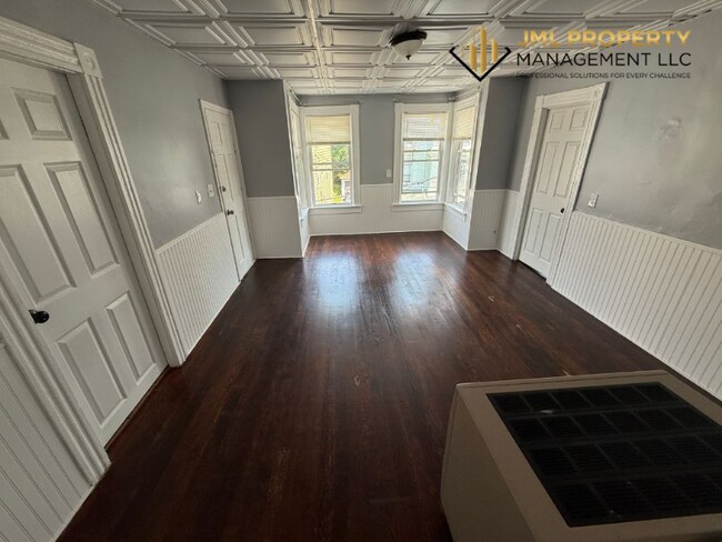 Building Photo - 47 Bogle St