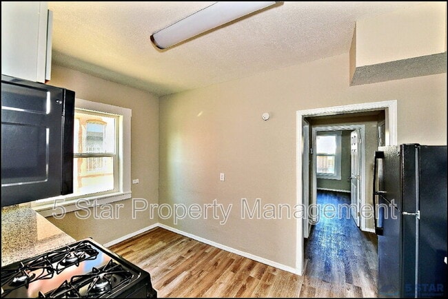 Building Photo - 615 Arizona Ave