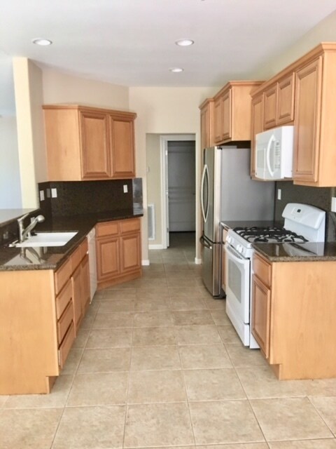 Building Photo - 2912 Gables Ct