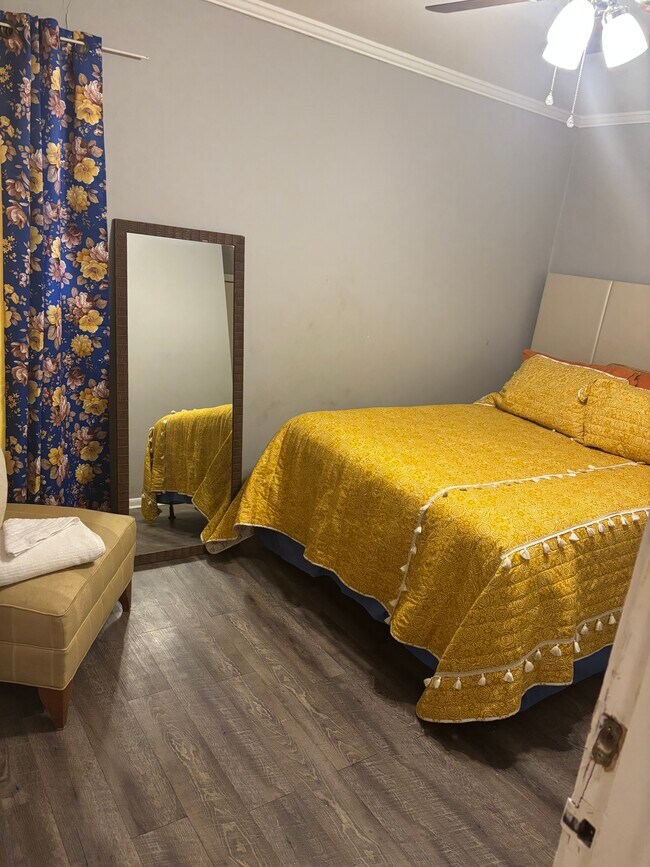 Building Photo - 814 Pierce Ave