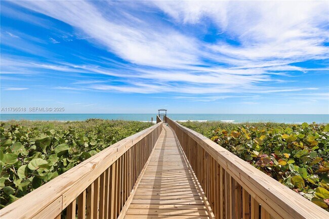 Building Photo - 4810 N Hwy A1A