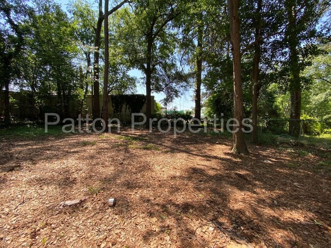 Building Photo - Colonial Heights