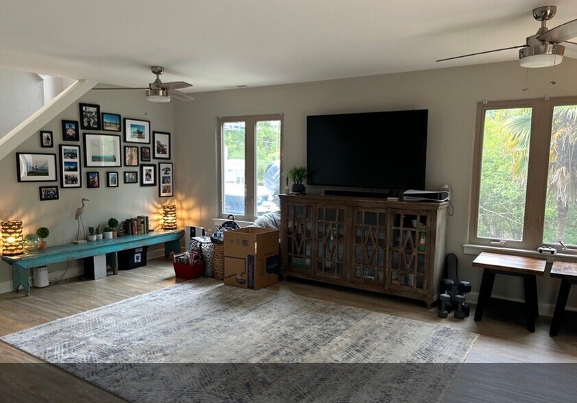 Building Photo - 2236 Sunvista Dr