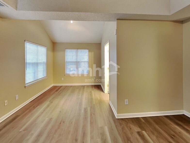 Building Photo - 115 Brookhaven Ln