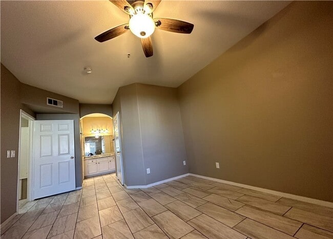 Building Photo - 6480 Annie Oakley Dr