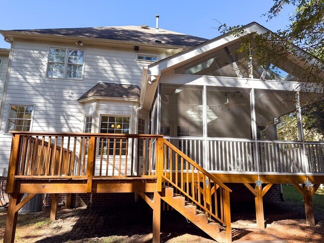 Building Photo - Gorgeous 4-Bedroom Home on a Cul-de-Sac wi...