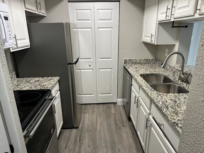 Building Photo - LIKE NEW!!!! 2 Bedroom/2 Bath Condo!! Available Now In Casselberry!!