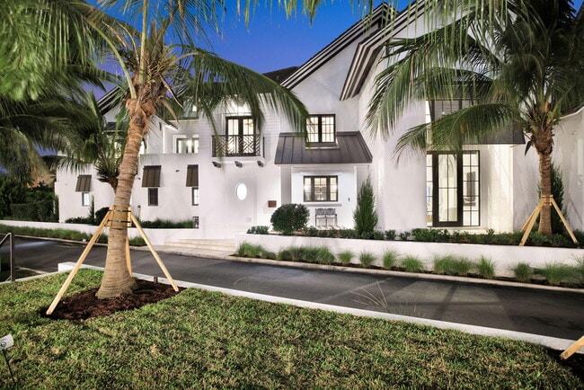 Building Photo - 400 Mola Ave