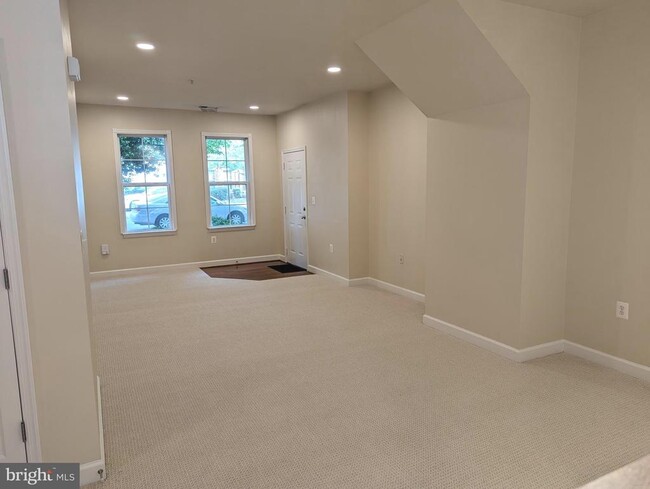 Building Photo - 42515 Hollyhock Terrace