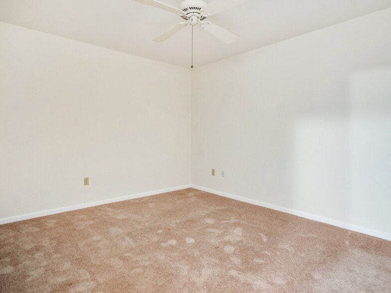 Building Photo - 14465 Larkspur Ln