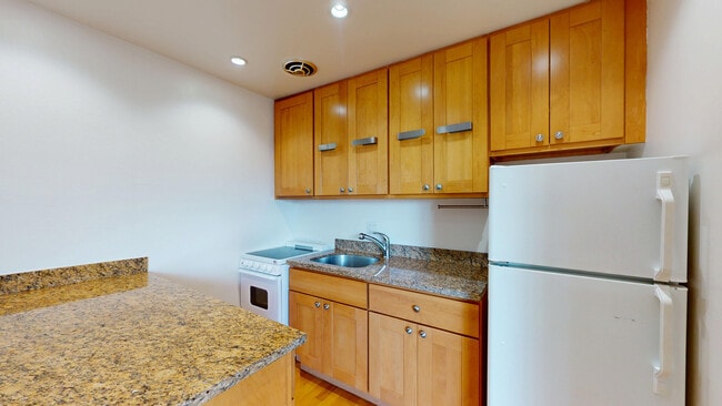 Building Photo - 657 Kansas St