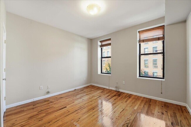 Building Photo - 129 Willow Ave