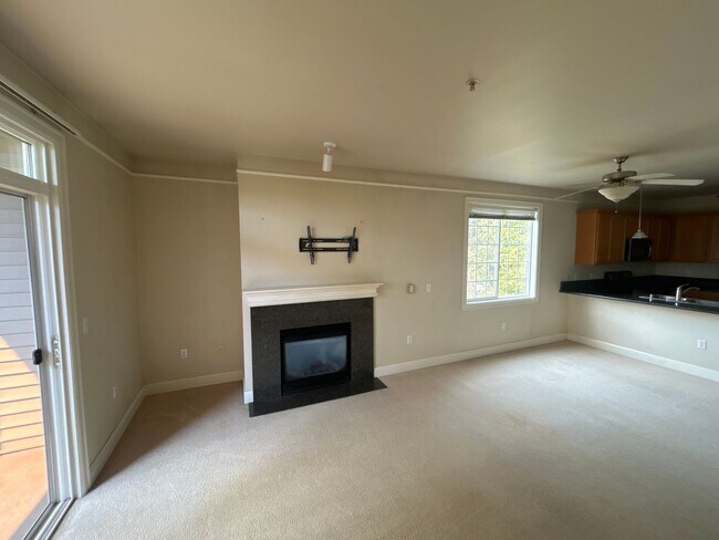 Building Photo - 2B, 2BA upstairs condo in SW Renton with g...