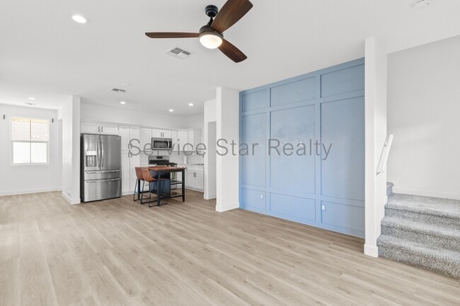 Building Photo - 3218 W Glendale Ave