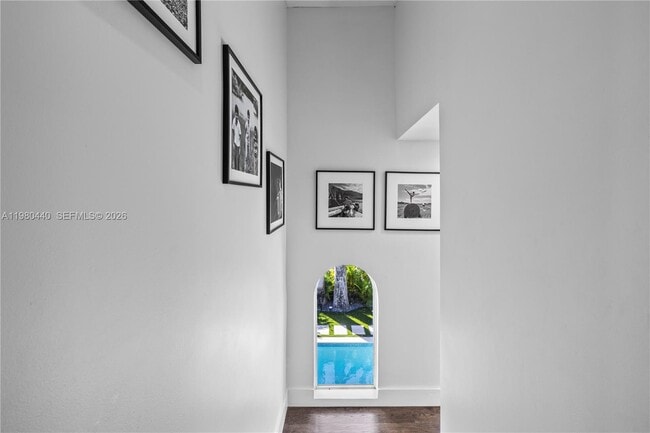 Building Photo - 1121 NE 85th St