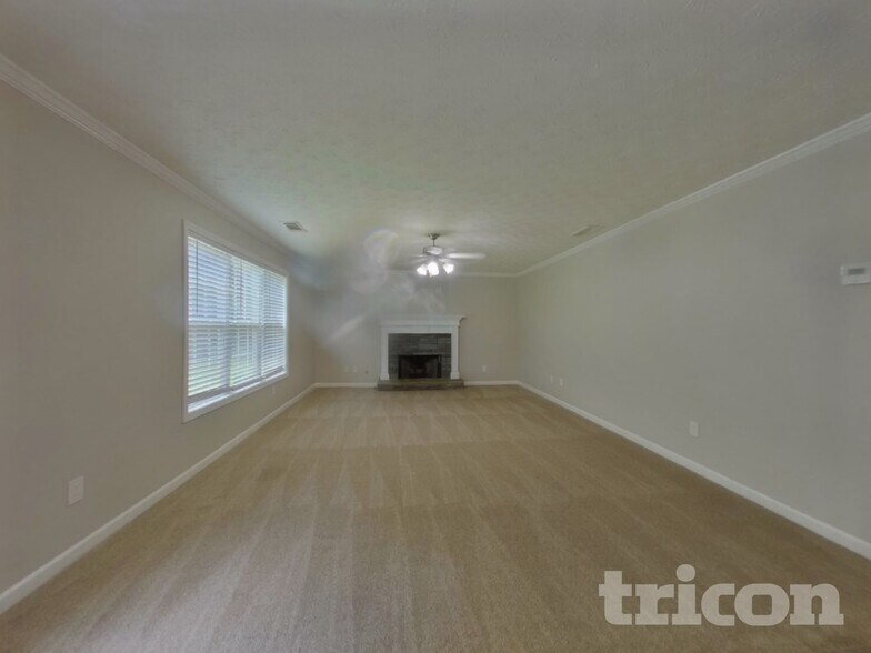 Building Photo - 315 Avonlea Dr