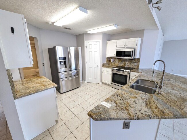 Building Photo - 9475 Pine Lily Ct