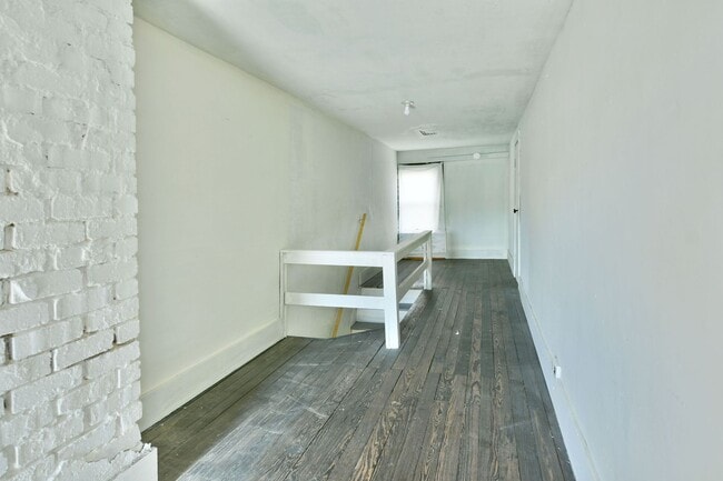 Building Photo - 226-228 W Park Ave