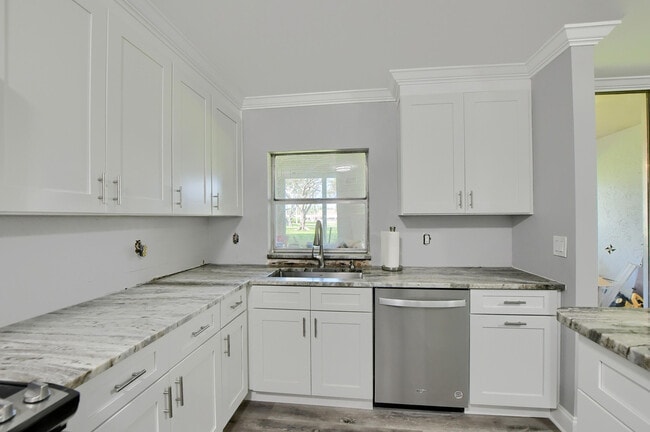 Building Photo - 17 Willowbrook Ln