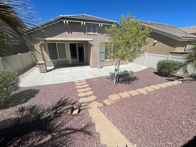 Building Photo - Apple Valley-Del Web Home, 2 Bedrooms,2 Ba...