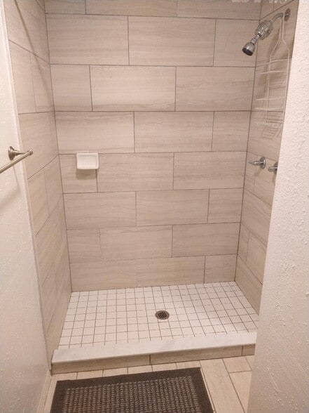 Building Photo - 2333 Patrick St