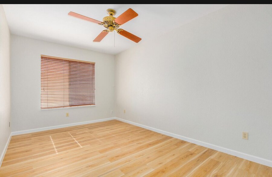 Building Photo - 4482 W Palmaire Ave