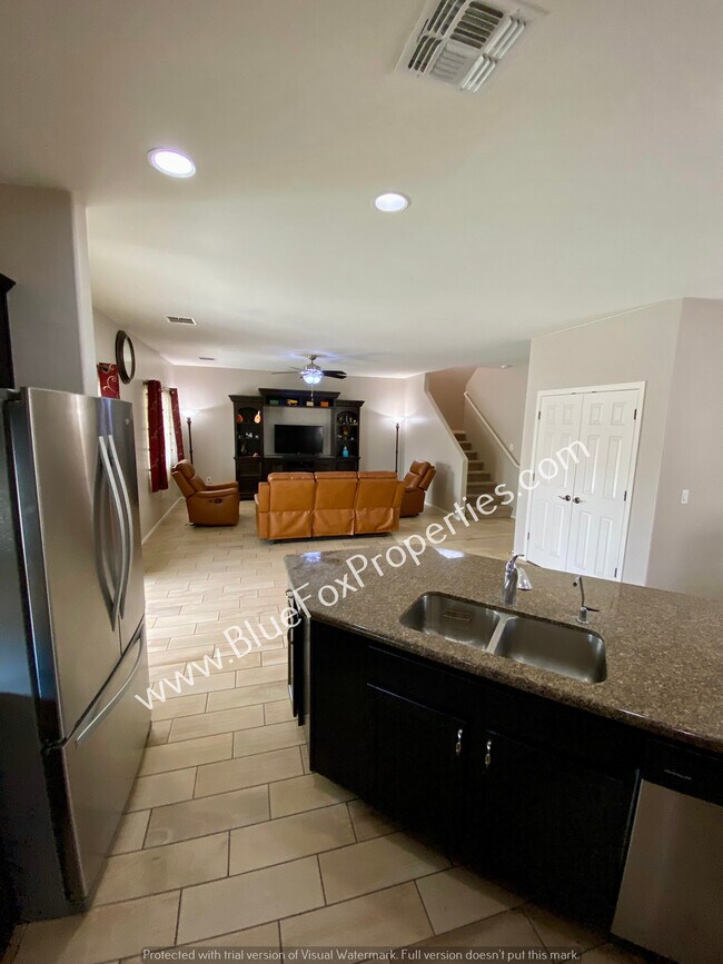 Building Photo - 9009 W Rolling Springs Dr