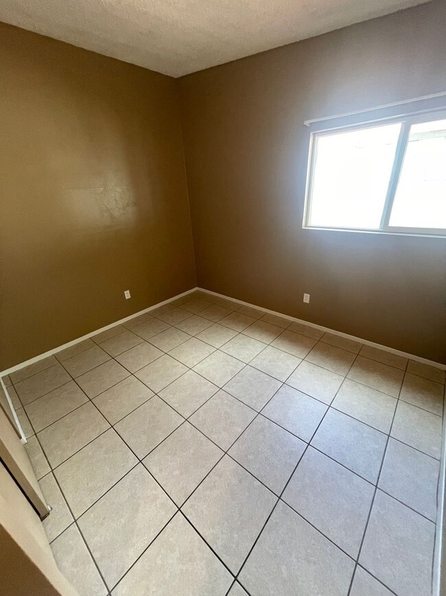 Building Photo - Beautifully Updated 3 Bedroom/2 Bathroom H...