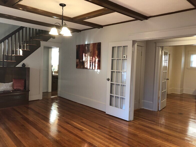 Building Photo - 61 Hadwen Rd